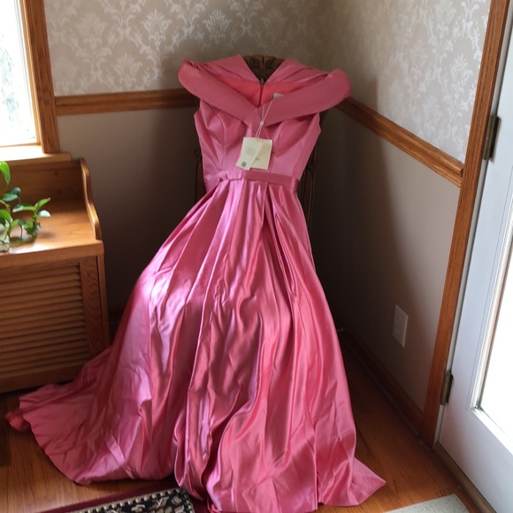 LightintheBox A-Line Mother of the Bride Dress Elegant Off Shoulder - Picture 4 of 7